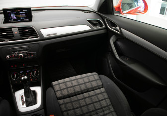 Подержанный автомобиль Audi Q3 2015 года (24 фото)