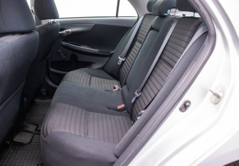 Подержанный автомобиль Toyota Corolla Sedan 2008 года (10 фото)