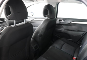 Подержанный автомобиль Citroen C4 Hatchback 2011 года (8 фото)