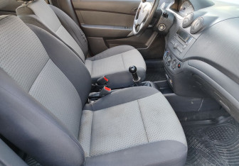 Подержанный автомобиль Chevrolet Aveo Hatchback 2010 года (9 фото)