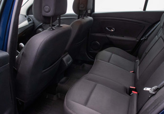 Подержанный автомобиль Renault Fluence 2011 года (11 фото)