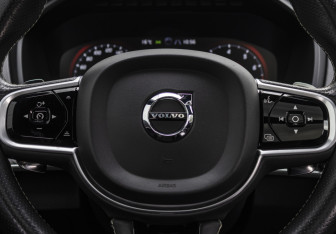 Подержанный автомобиль Volvo XC90 2019 года (10 фото)
