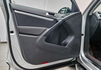 Подержанный автомобиль Volkswagen Tiguan 2013 года (18 фото)