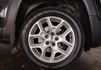 Подержанный автомобиль Jeep Renegade 2015 года (18 фото)