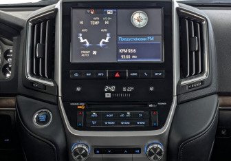 Подержанный автомобиль Toyota Land Cruiser Suv 2017 года (17 фото)