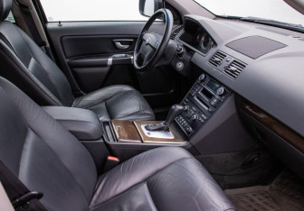 Подержанный автомобиль Volvo XC90 2010 года (9 фото)
