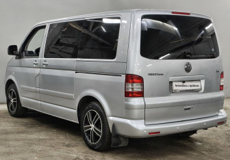 Подержанный автомобиль Volkswagen Multivan 2006 года (7 фото)