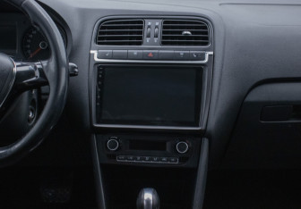 Подержанный автомобиль Volkswagen Polo Sedan 2017 года (14 фото)