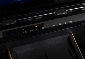 Подержанный автомобиль Omoda C5 2024 года (16 фото)