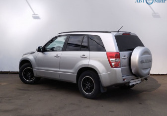 Подержанный автомобиль Suzuki Grand Vitara 2011 года (7 фото)