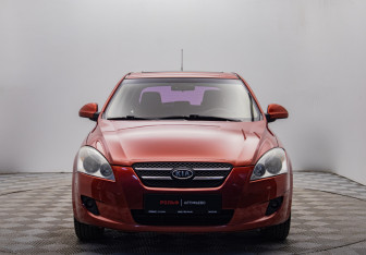 Подержанный автомобиль Kia Ceed Hatchback 2008 года (8 фото)