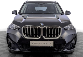 Подержанный автомобиль BMW X1 2025 года (2 фото)
