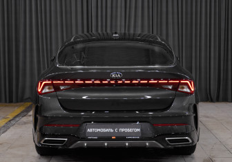 Подержанный автомобиль Kia K5 2021 года (5 фото)
