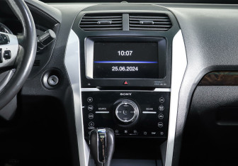 Подержанный автомобиль Ford Explorer 2013 года (14 фото)