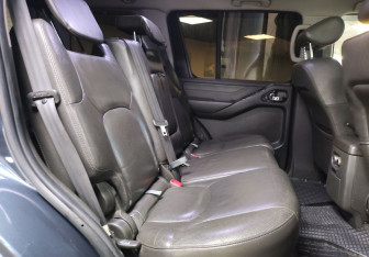 Подержанный автомобиль Nissan Pathfinder 2008 года (14 фото)