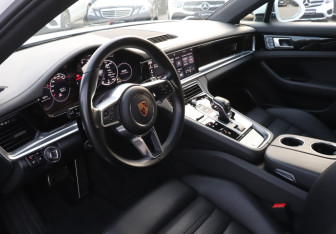 Подержанный автомобиль Porsche Panamera Wagon 2018 года (14 фото)