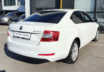 Подержанный автомобиль Skoda Octavia Liftback 2016 года (5 фото)