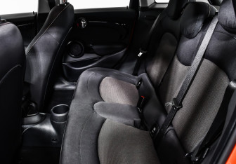 Подержанный автомобиль MINI Hatch 2019 года (12 фото)