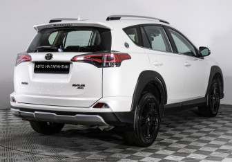 Подержанный автомобиль Toyota RAV4 2018 года (3 фото)