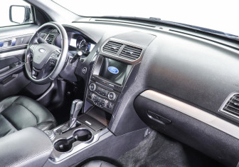 Подержанный автомобиль Ford Explorer 2016 года (6 фото)