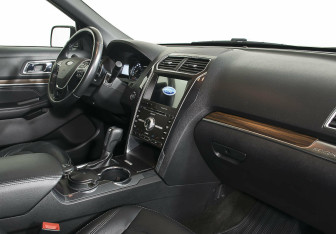 Подержанный автомобиль Ford Explorer 2017 года (9 фото)