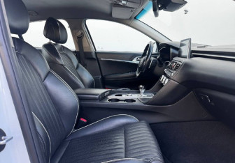 Подержанный автомобиль Genesis G70 2018 года (10 фото)