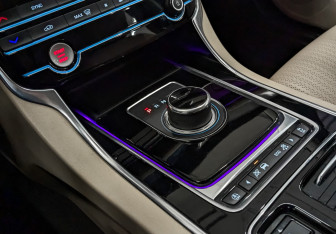 Подержанный автомобиль Jaguar XF Sedan 2019 года (29 фото)