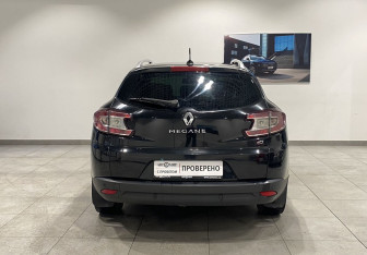 Подержанный автомобиль Renault Megane Wagon 2010 года (6 фото)