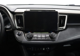 Подержанный автомобиль Toyota RAV4 2018 года (19 фото)