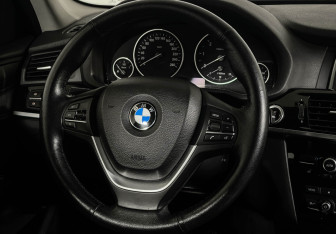 Подержанный автомобиль BMW X3 2015 года (15 фото)