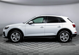 Подержанный автомобиль Audi Q5 2021 года (8 фото)