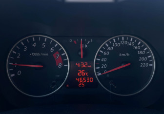 Подержанный автомобиль Nissan Note 2011 года (11 фото)