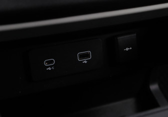 Подержанный автомобиль Land Rover Defender Suv 2022 года (21 фото)