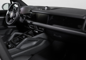 Подержанный автомобиль Porsche Cayenne 2024 года (9 фото)