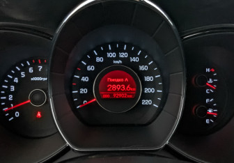 Подержанный автомобиль Kia Rio Hatchback 2015 года (16 фото)