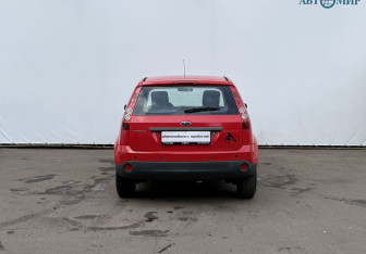 Подержанный автомобиль Ford Fiesta Hatchback 2006 года (6 фото)