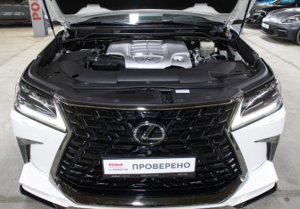 Подержанный автомобиль Lexus LX 2018 года (9 фото)