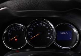 Подержанный автомобиль Renault Duster 2016 года (11 фото)