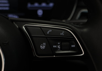 Подержанный автомобиль Audi A4 Sedan 2021 года (11 фото)