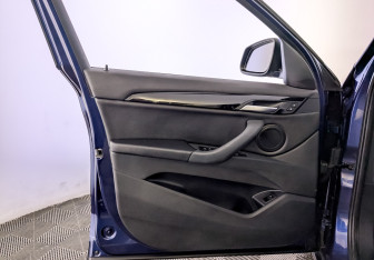 Подержанный автомобиль BMW X1 2018 года (19 фото)