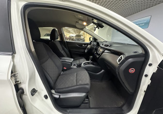 Подержанный автомобиль Nissan Qashqai 2016 года (10 фото)