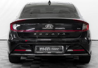 Подержанный автомобиль Hyundai Sonata 2022 года (6 фото)