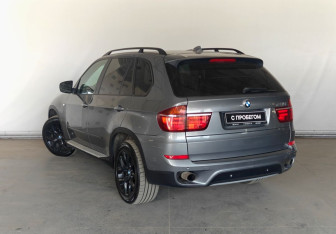 Подержанный автомобиль BMW X5 2012 года (5 фото)