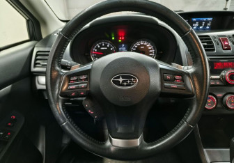 Подержанный автомобиль Subaru XV 2013 года (12 фото)