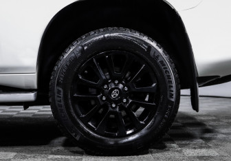 Подержанный автомобиль Toyota Land Cruiser Prado 2021 года (15 фото)
