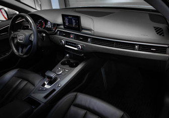 Подержанный автомобиль Audi A4 Sedan 2019 года (26 фото)