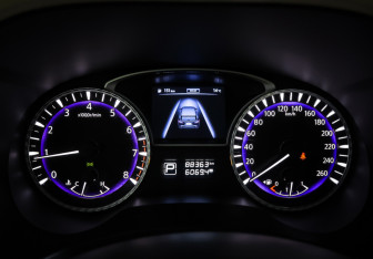 Подержанный автомобиль Infiniti QX60 2017 года (16 фото)