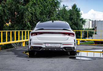 Подержанный автомобиль Kia K5 2022 года (6 фото)