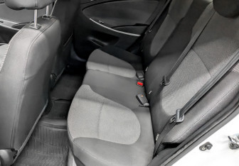 Подержанный автомобиль Hyundai Solaris Sedan 2013 года (12 фото)