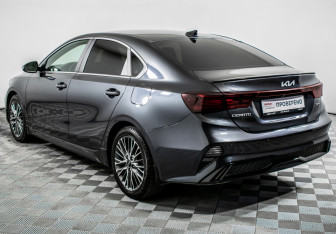 Подержанный автомобиль Kia Cerato Sedan 2022 года (7 фото)
